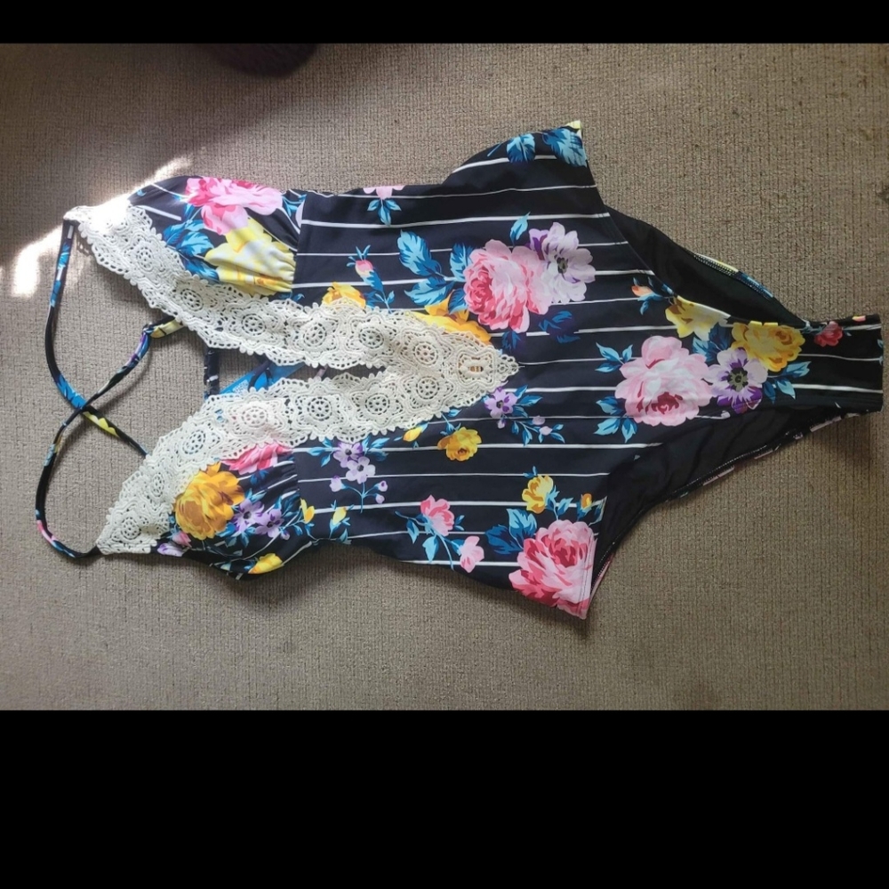 Cupshe swimsuit
